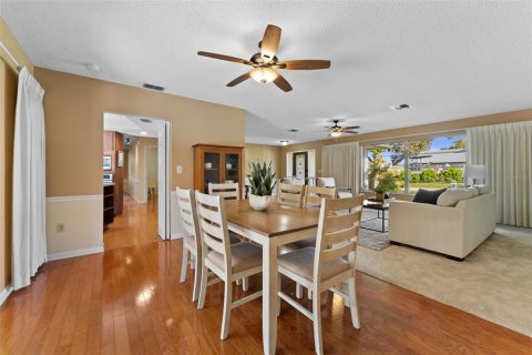 Casa en venta en Port Charlotte, Florida, 4 dormitorios, 288.65 m2 № 2432725 - foto 13