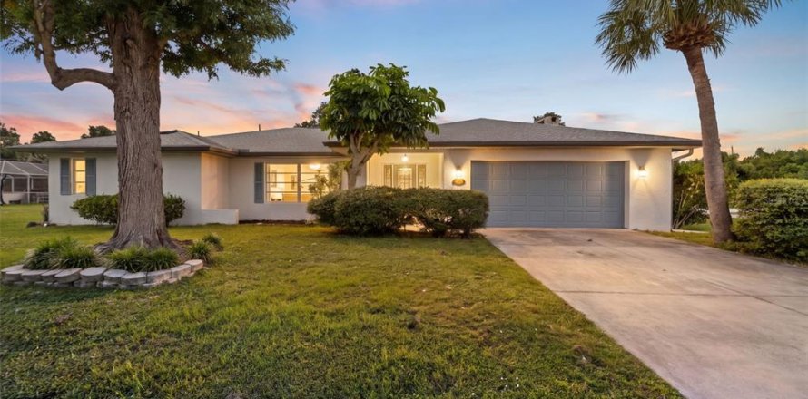 Casa en Port Charlotte, Florida 4 dormitorios, 288.65 m2 № 2432725