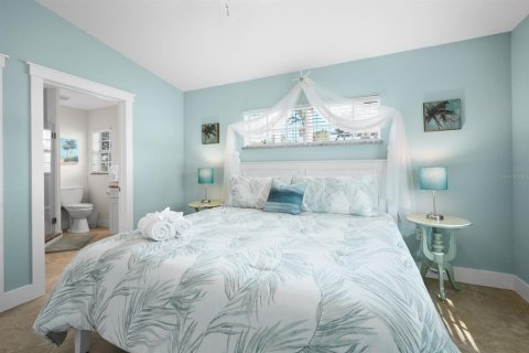 House in Holmes Beach, Florida 3 bedrooms, 111.02 sq.m. № 1734625 - photo 20