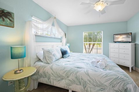 House in Holmes Beach, Florida 3 bedrooms, 111.02 sq.m. № 1734625 - photo 19