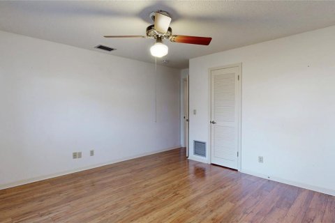 Casa en venta en Eustis, Florida, 4 dormitorios, 352.94 m2 № 2230101 - foto 30