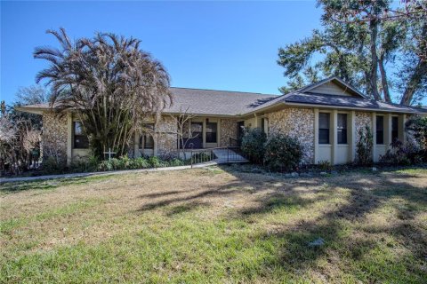 Casa en venta en Eustis, Florida, 4 dormitorios, 352.94 m2 № 2230101 - foto 2
