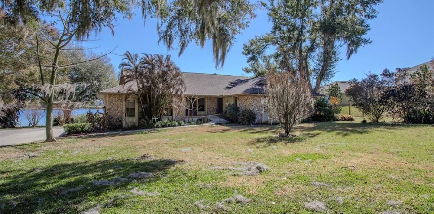 Casa en Eustis, Florida 4 dormitorios, 352.94 m2 № 2230101