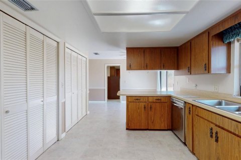 Casa en venta en Eustis, Florida, 4 dormitorios, 352.94 m2 № 2230101 - foto 15