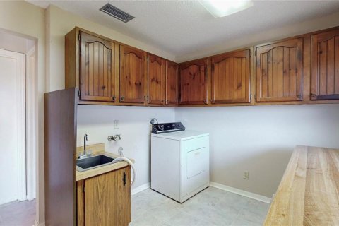 Casa en venta en Eustis, Florida, 4 dormitorios, 352.94 m2 № 2230101 - foto 19
