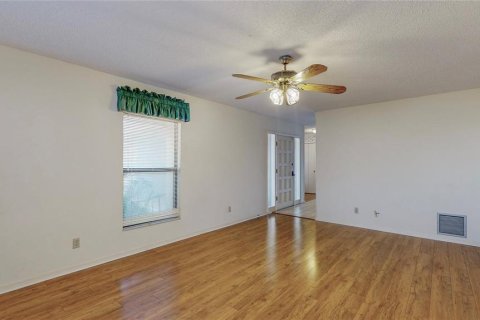 Casa en venta en Eustis, Florida, 4 dormitorios, 352.94 m2 № 2230101 - foto 13