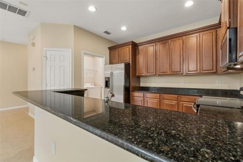 Townhouse in Tampa, Florida 3 bedrooms, 154.68 sq.m. № 2123085 - photo 23