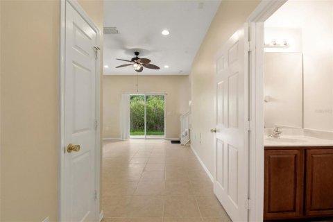 Townhouse in Tampa, Florida 3 bedrooms, 154.68 sq.m. № 2123085 - photo 10