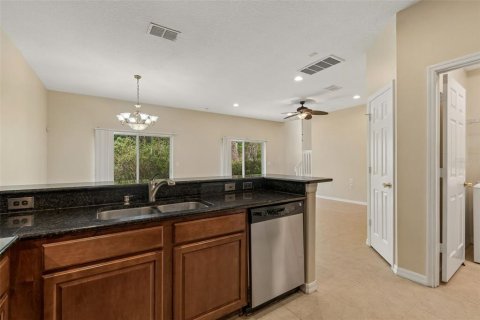 Townhouse in Tampa, Florida 3 bedrooms, 154.68 sq.m. № 2123085 - photo 30