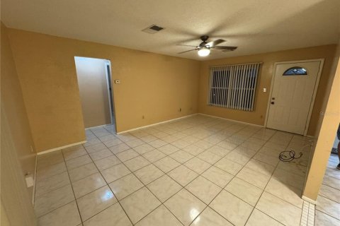Villa ou maison à louer à Orlando, Floride: 2 chambres, 99.41 m2 № 2317488 - photo 3