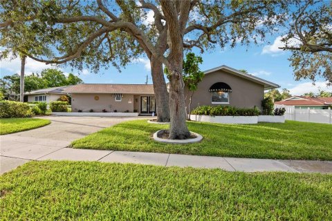 House in Seminole, Florida 2 bedrooms, 133.78 sq.m. № 1902939 - photo 1