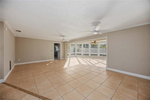 House in Seminole, Florida 2 bedrooms, 133.78 sq.m. № 1902939 - photo 6