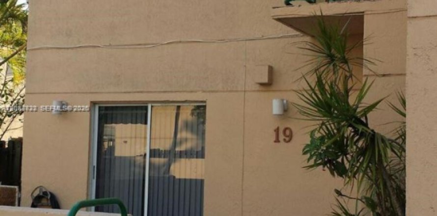 Touwnhouse à Miami, Floride 3 chambres, 114.46 m2 № 2170015