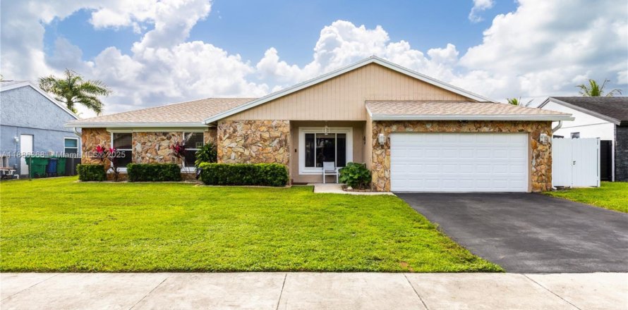 Villa ou maison à Cooper City, Floride 3 chambres, 162.86 m2 № 1949718