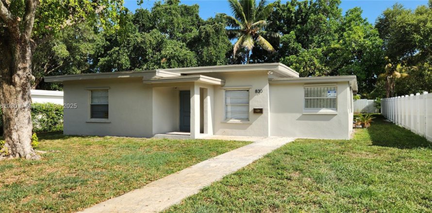 Villa ou maison à North Miami, Floride 3 chambres, 79.52 m2 № 1892370