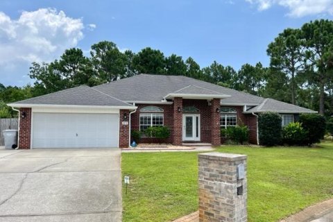 Снять в аренду виллу или дом в Наварра, Флорида 4 спальни, 235.41м2, № 590307 - фото 1