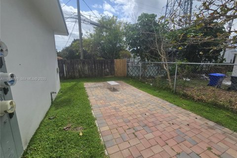 Casa en alquiler en Hollywood, Florida, 1 dormitorio, 74.32 m2 № 2033421 - foto 6