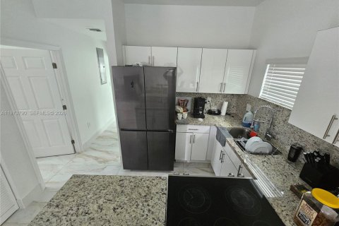 Casa en alquiler en Hollywood, Florida, 1 dormitorio, 74.32 m2 № 2033421 - foto 13