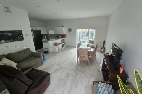 Casa en alquiler en Hollywood, Florida, 1 dormitorio, 74.32 m2 № 2033421 - foto 8