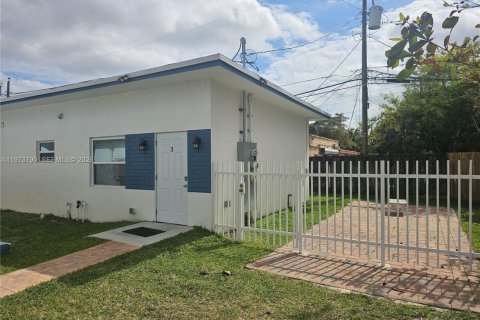 Casa en alquiler en Hollywood, Florida, 1 dormitorio, 74.32 m2 № 2033421 - foto 3