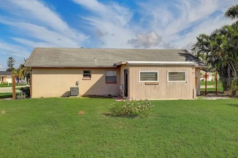 Villa ou maison à vendre à Port Charlotte, Floride: 2 chambres, 85.28 m2 № 1813014 - photo 3