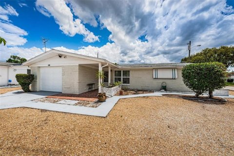 House in Holiday, Florida 3 bedrooms, 103.12 sq.m. № 1806671 - photo 1