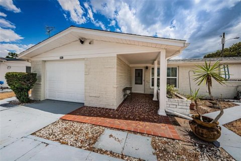 House in Holiday, Florida 3 bedrooms, 103.12 sq.m. № 1806671 - photo 2