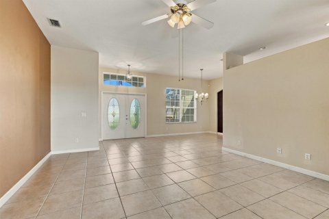 House in Port St. Lucie, Florida 4 bedrooms, 223.52 sq.m. № 2432523 - photo 8