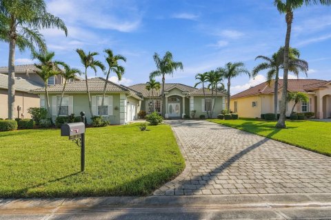 House in Port St. Lucie, Florida 4 bedrooms, 223.52 sq.m. № 2432523 - photo 4