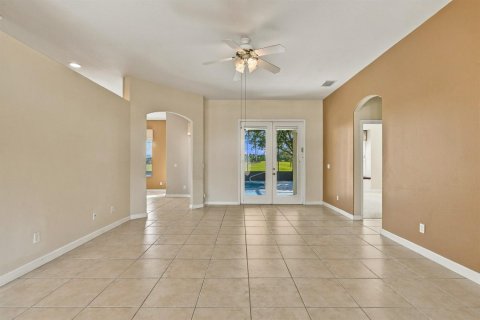 House in Port St. Lucie, Florida 4 bedrooms, 223.52 sq.m. № 2432523 - photo 7
