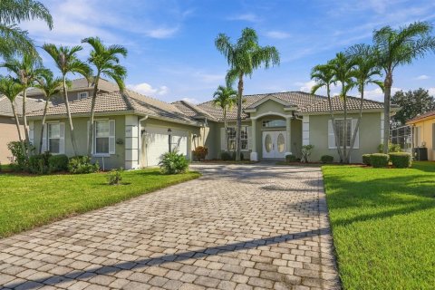 House in Port St. Lucie, Florida 4 bedrooms, 223.52 sq.m. № 2432523 - photo 3