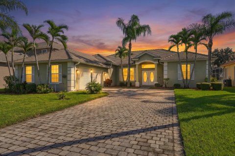 House in Port St. Lucie, Florida 4 bedrooms, 223.52 sq.m. № 2432523