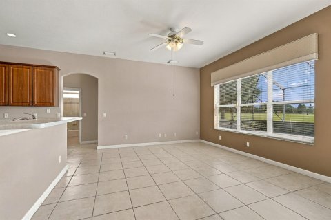 House in Port St. Lucie, Florida 4 bedrooms, 223.52 sq.m. № 2432523 - photo 9