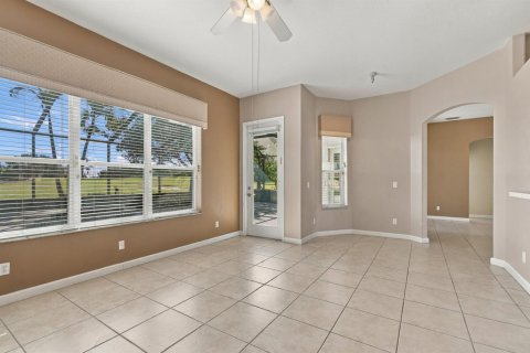 House in Port St. Lucie, Florida 4 bedrooms, 223.52 sq.m. № 2432523 - photo 10