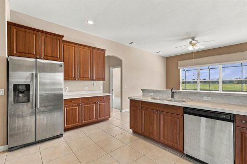 House in Port St. Lucie, Florida 4 bedrooms, 223.52 sq.m. № 2432523 - photo 13