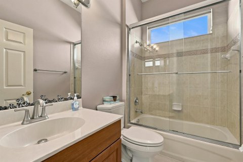 House in Port St. Lucie, Florida 4 bedrooms, 223.52 sq.m. № 2432523 - photo 25