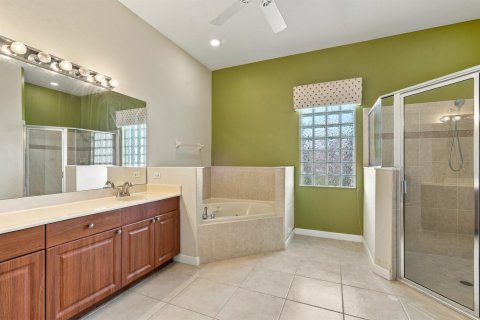 House in Port St. Lucie, Florida 4 bedrooms, 223.52 sq.m. № 2432523 - photo 20