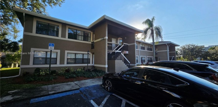 Condo à Coral Springs, Floride, 3 chambres  № 1970798