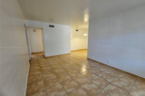 Copropriété à louer à Coral Springs, Floride: 3 chambres, 100.06 m2 № 1970798 - photo 18