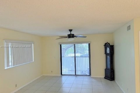 Condominio en venta en Deerfield Beach, Florida, 2 dormitorios, 82.4 m2 № 1967885 - foto 4
