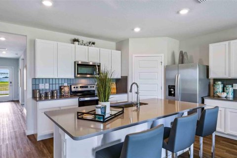 House in Lakewood Ranch, Florida 4 bedrooms, 169.83 sq.m. № 1910158 - photo 2
