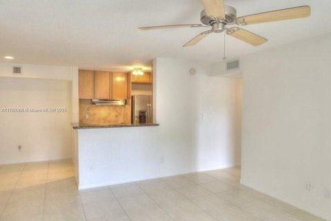 Condo in Coral Springs, Florida, 2 bedrooms  № 1697881 - photo 4