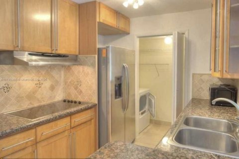 Condo in Coral Springs, Florida, 2 bedrooms  № 1697881 - photo 1