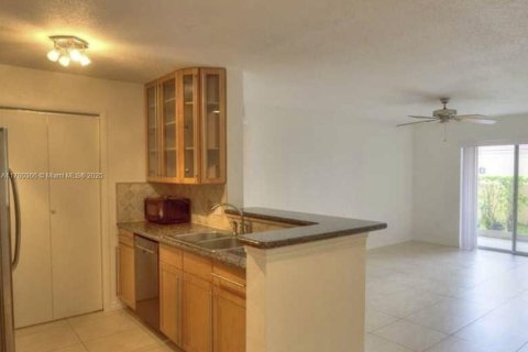 Condo in Coral Springs, Florida, 2 bedrooms  № 1697881 - photo 3