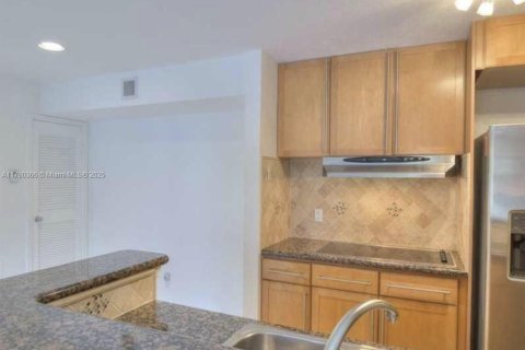 Condo in Coral Springs, Florida, 2 bedrooms  № 1697881 - photo 2