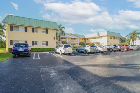 Condo in Boynton Beach, Florida, 1 bedroom  № 1009509 - photo 1