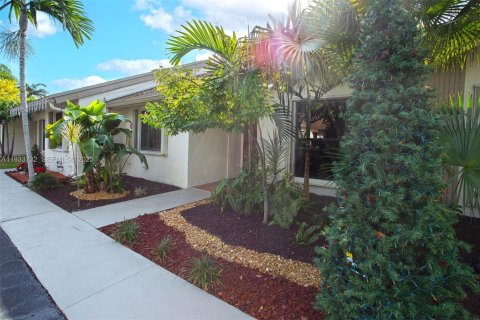 Condo in Oakland Park, Florida, 3 bedrooms  № 1992196 - photo 2
