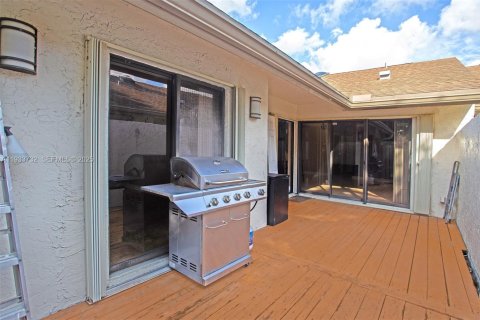 Condo in Oakland Park, Florida, 3 bedrooms  № 1992196 - photo 28