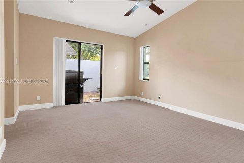 Condo in Oakland Park, Florida, 3 bedrooms  № 1992196 - photo 14