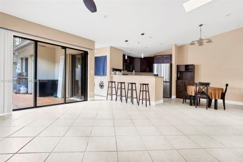 Condo in Oakland Park, Florida, 3 bedrooms  № 1992196 - photo 25